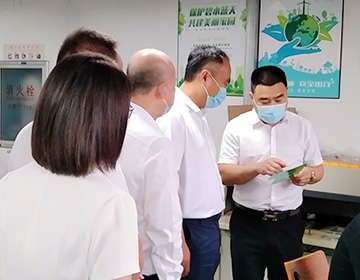 蒼南縣委副書記、縣長曾仁海率隊(duì)到浙江科暢電子股份有限公司調(diào)研的新聞圖片